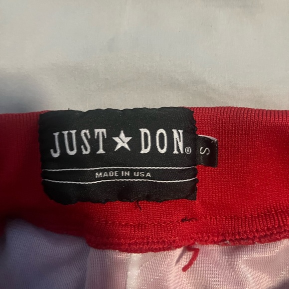 Atlanta Hawks Retro Mesh Shorts (Men’s) - Picture 3 of 3